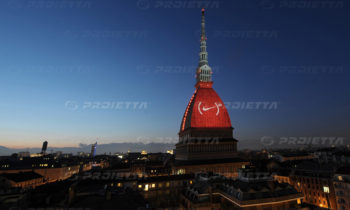 Projektion von Nike-Logo - Mole Turin
