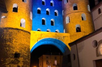 Susa: Mapping-Projektionen auf dem römischen Tor
