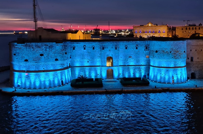 Blaue Architekturbeleuchtung - Aragonesische Burg, Taranto